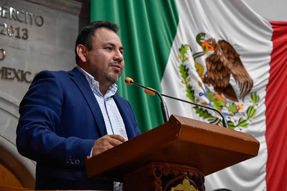 CongresoEdomex's tweet photo. 📰 Buscan ampliar criterios de nulidad matrimonial por violencia

➡️Perderían la patria potestad quienes influyan de forma negativa en menores: @ProfraTrinidadF.
➡️Propone @Secretario_36 reformas para transmisión ordenada de herencias.

#Comunicado 👇🏾 
https://t.co/IhnRqN0rRW https://t.co/pHuSrM4DoD