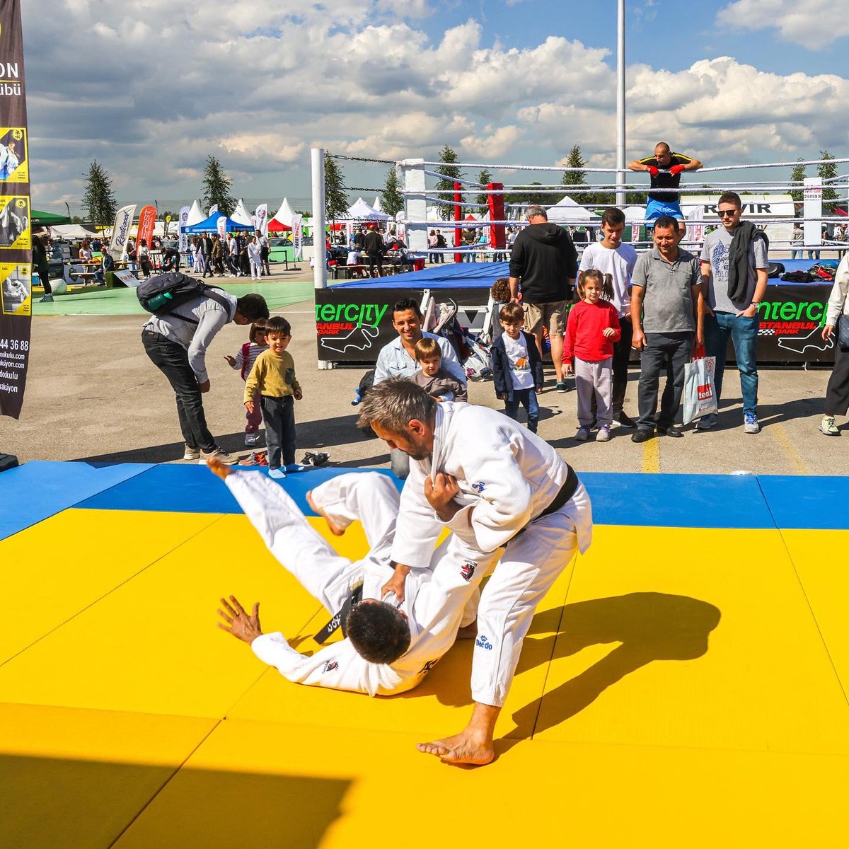 intercitypark's tweet photo. Birçok etkinliğe ev sahipliği yaptığımız V Weekend festivalimizde judo da ilgiyle takip edildi.🥋
#intercitypark #vweekend #istanbul https://t.co/WcconIXYgK