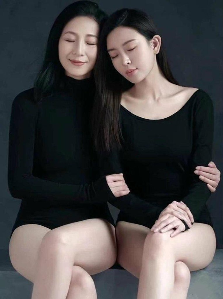 xia93288368's tweet photo. 你喜欢妈妈还是女儿 https://t.co/tUeWo60Wx5