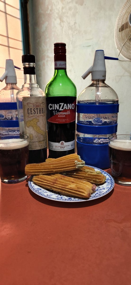 ddeaaedd's tweet image. Gracias @churreriaeltopo por llevar el vermusito a otro nivel #VermutEsAlegría