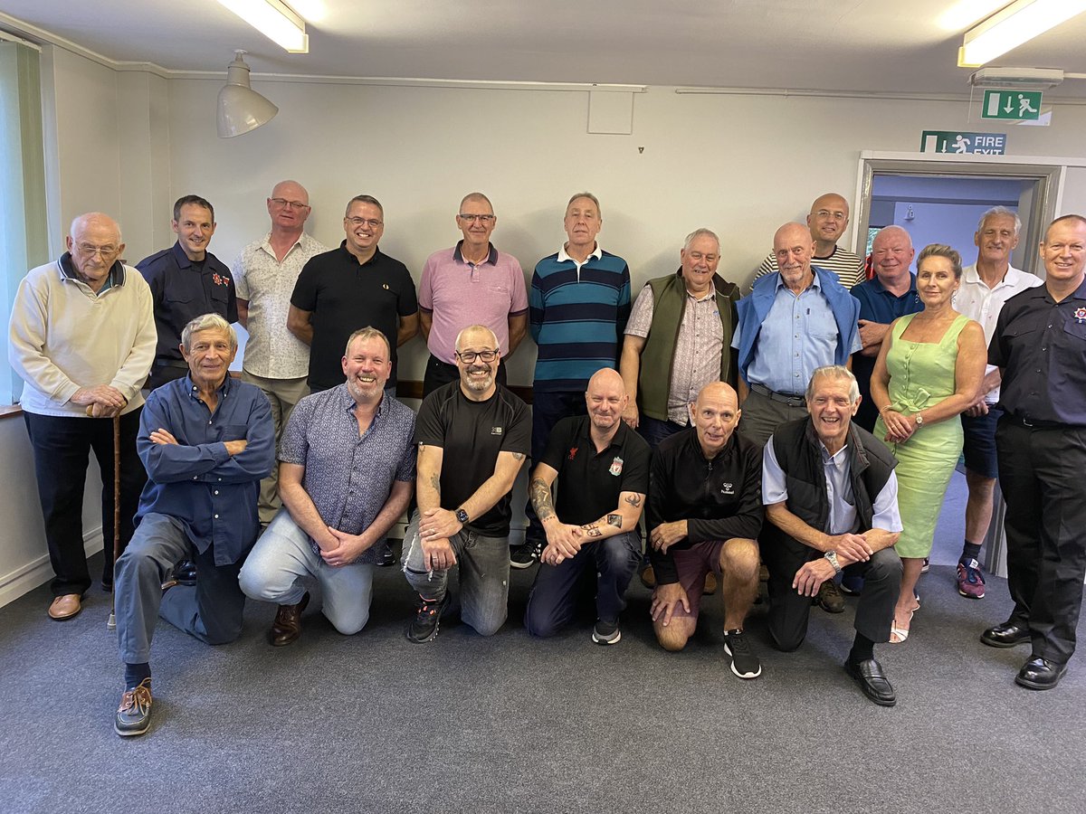 Great to see so many ex Hythe Firefighters and partners this afternoon, many a lamp swung.