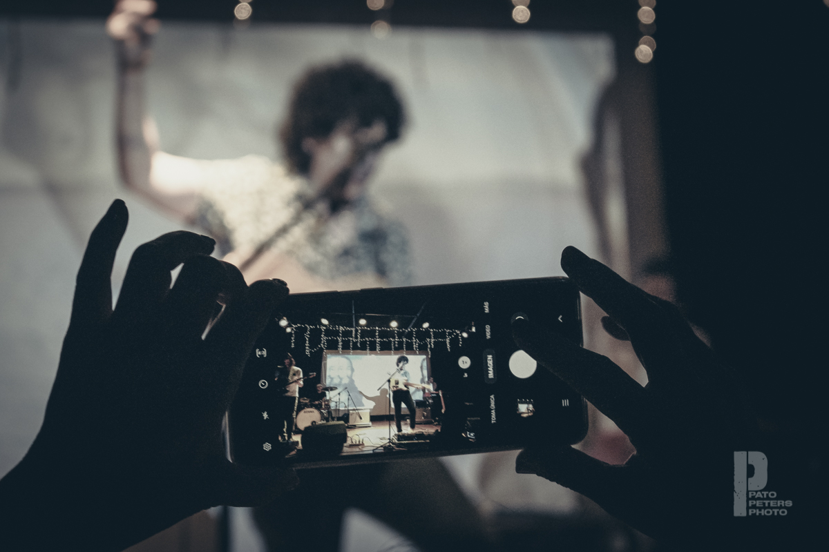 Hoy en el día de Santa Cruz, tierra que llamo hogar desde hace muchos años, te comparto un hilo con 10 artistas emergentes cruceños que deberías escuchar. 

No es porque viva acá, pero siento que en el oriente están muchas de las propuestas musicales más interesantes del país.🧵