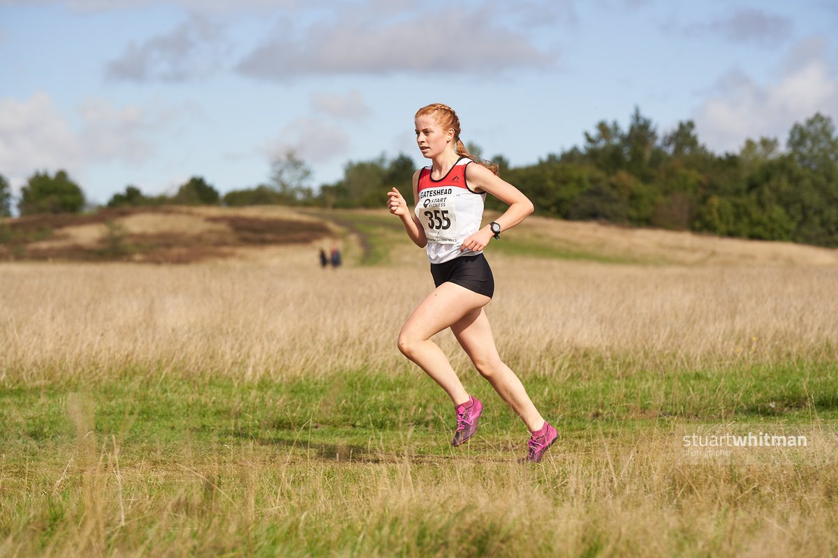 The Wrekenton savanna looking fine with Aoife Bell @GatesheadHAC on her way to 3rd place in U17 Women at #nehl #xc #sportsphotography