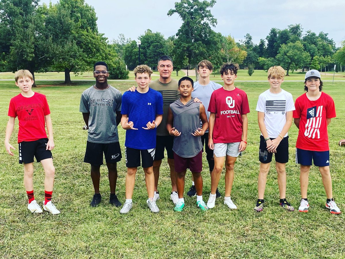 QBimpact's tweet photo. Early Saturday Group #WORK with @CoachGeorge5 !! 

Emphasis: Quick Game / RPO
#Hitches #Slant #Bubble #Zone https://t.co/GnfEjjKCgc