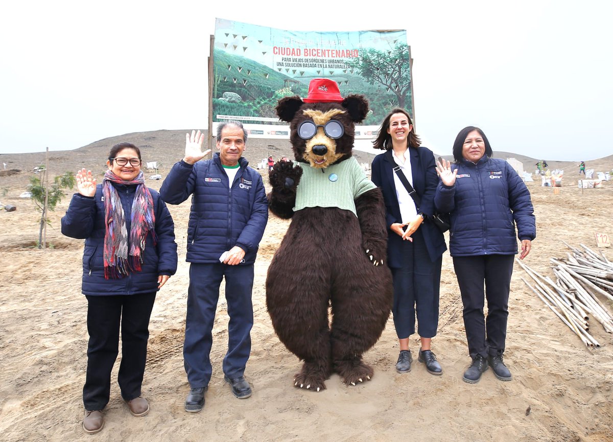 MinamPeru's tweet photo. 📢 El ministro expresó su anhelo de ver a #CiudadBicentenario convertida en una zona ecológica, amigable con los vecinos y consolidada como un pulmón para Lima. https://t.co/5yb462V1F8