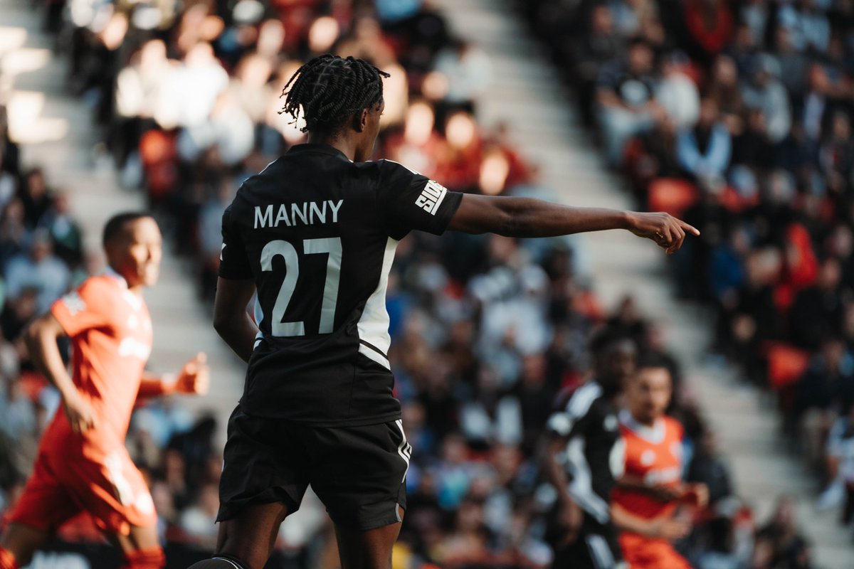 Manny_Official's tweet photo. Thank you to the @sidemen for having me. 
✅ A lot of money raised for charity 
✅ Sold out event
✅ Some bangers scored
✅ Vikk scored 
✅ Tobi scored 2
✅ Tobi assisted my goal
✅ Nutmegged Speed 
✅ My family in attendance 
✅ Made a memory for Malachi and Ally https://t.co/YUVBZOO4yt