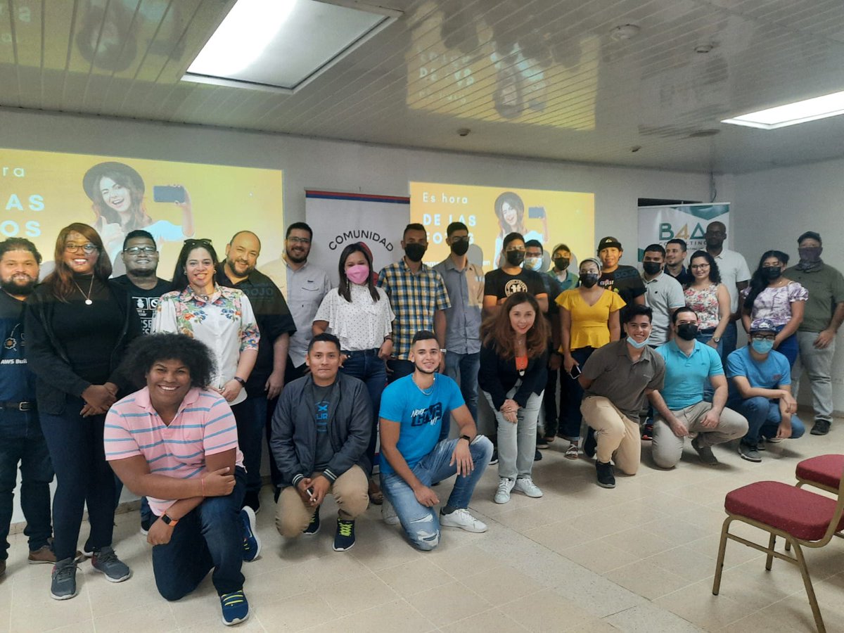 comunidaddojo's tweet photo. Momentos de la #dojoconfsantiago #comunidaddojo https://t.co/GEFPUYoLRz