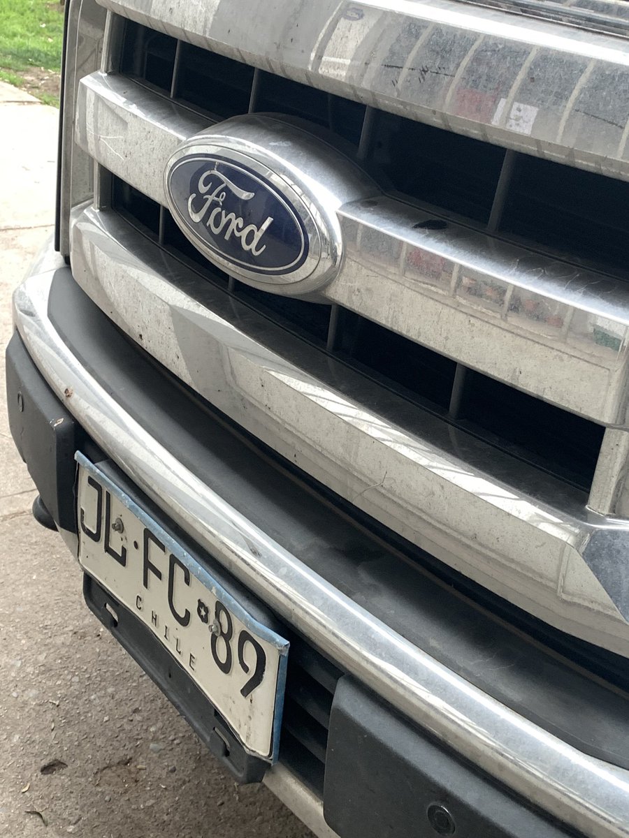 Estoy esperando hace más de dos horas que la <a href="/MuniNunoa/">Municipalidad de Ñuñoa</a> fiscalice a este vehículo obstruyendo toda la vereda en sucre entre Manuel Montt y Miguel claro