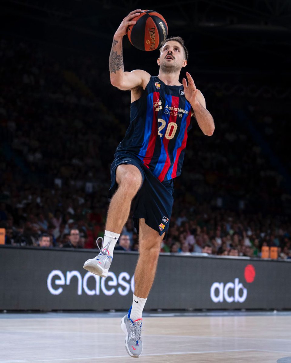 FCBbasket's tweet photo. 😍 LAPRO MVP

🔥 26 punts (7 triples), 6 rebots, 4 assistències i 29 de valoració 

🇦🇷 Dale @nicolapro7! https://t.co/rJh2C0Wvwg