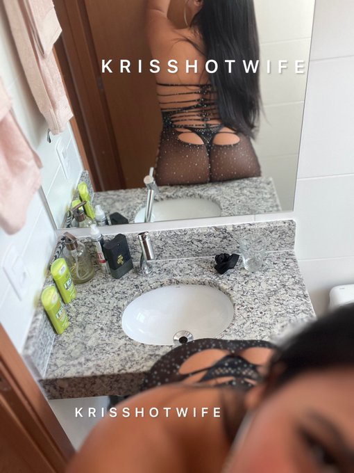 Esse vestidinho t&aacute; pedindo uma baladinha para ir bem ousada 🫣🔥🔥 https://t.co/E7Lno6wWN3