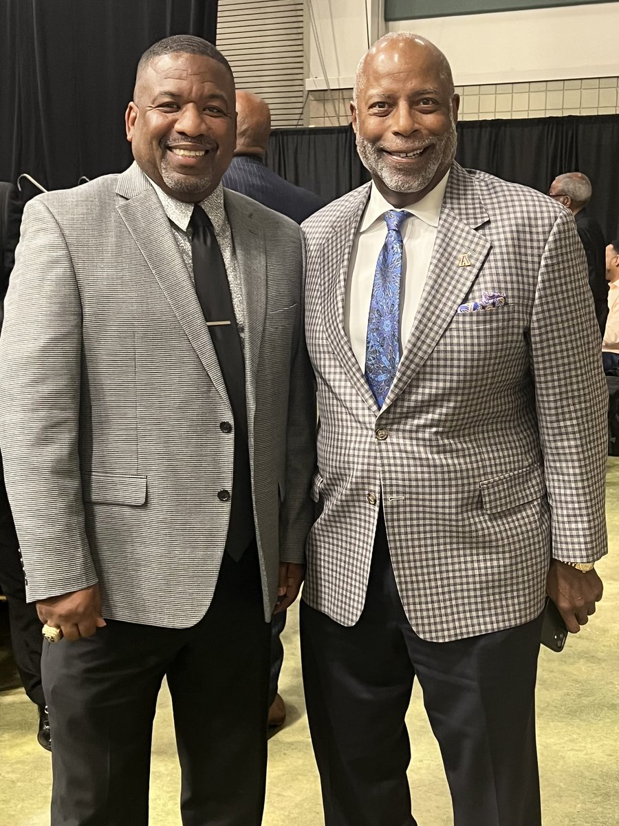 coachfolk26's tweet photo. I had a great time at the Alcorn A -Club Hall of Fame Banquet with Terrance (FLEA) Stewart (Soul Patrol), Chad Slaughter, and former Coach Dennis Thomas who gave me my first coaching job at South Carolina State University. @AClubAlcorn @AlcornStateFB @BRAVESSPORTS #SoulPatrol. https://t.co/iySXHa81kE