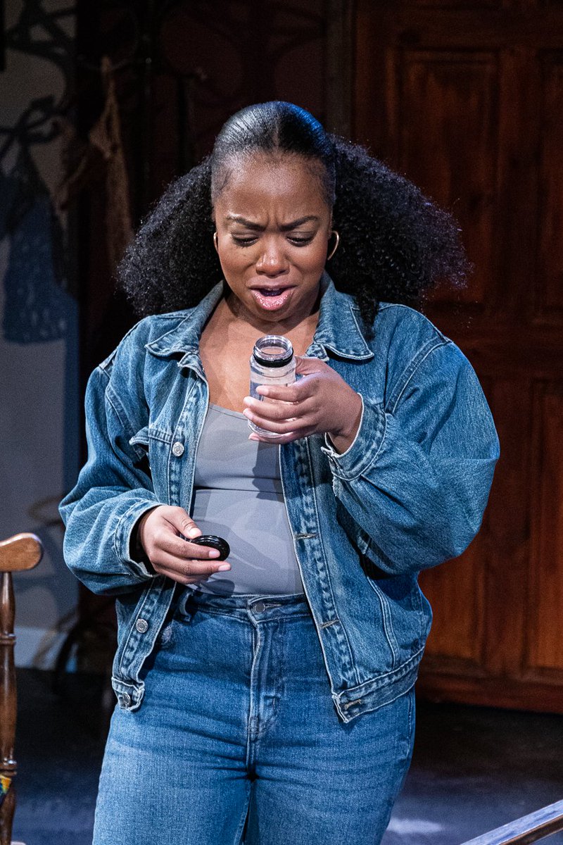 PrincessHustlr's tweet photo. #LeaveTaking by @winsome_pinnock is going strong!
@towertheatre #StokeNewington until 1 Oct 2022! Examines mother-daughter bonds, inter-generational conflict &amp; more. Engaging &amp; a great night out. https://t.co/h70THaLcS8 #londontheatre #blacktwitterlive #offwestend #BlackTwitter https://t.co/HkFj85X4Kw