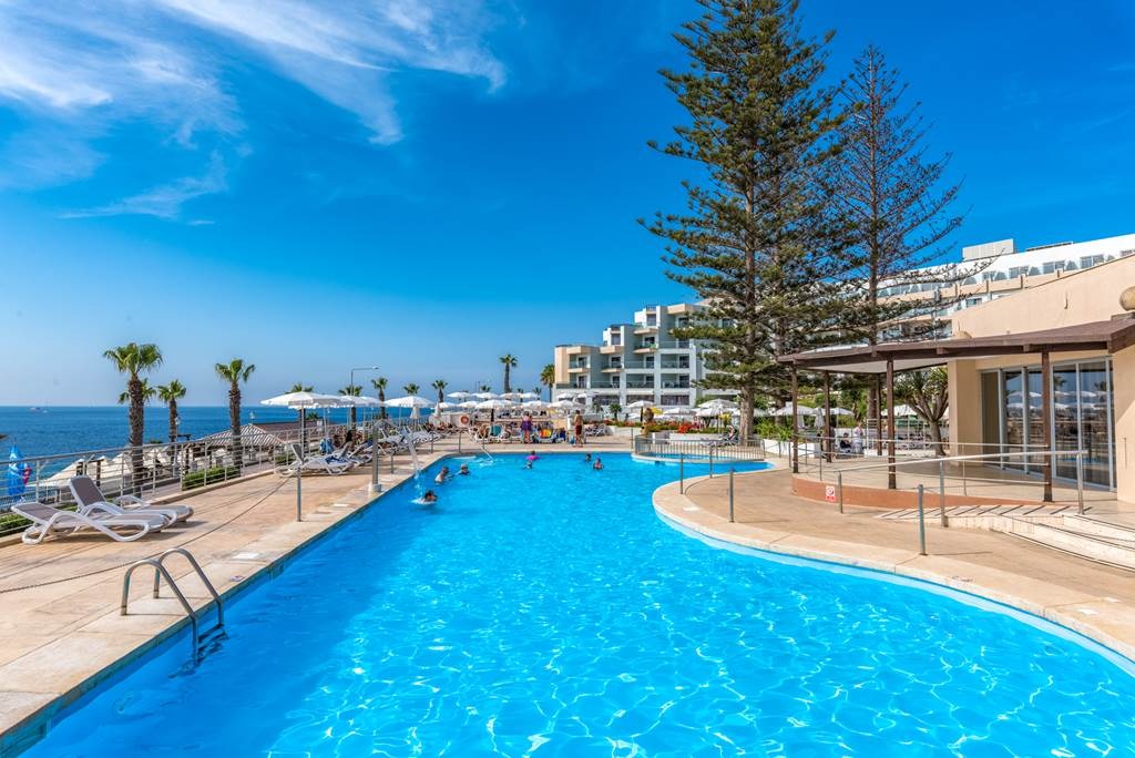 thetravelscoop's tweet photo. #Luxury #Malta w/ #infinitypool, #swimupbar & #privatebeach β https://t.co/0e2jgMJ490 β±
7 nts at 4β
#Dolmen seafront hotel w/flights & breakfast from Β£332pp πΈ 9 bars/restaurants & spectacular #seaview bar π
#Lagoonpool & ancient on-site ruins π¦ π #travelscoop #LuxuryHotel https://t.co/4mBV4CM9Qw