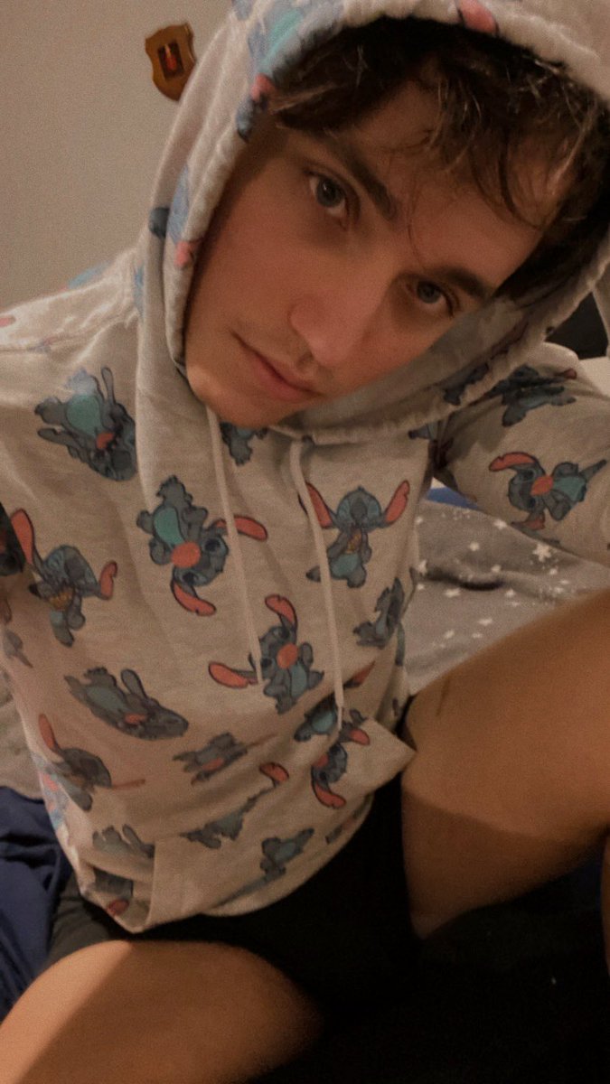 santiago_cc98's tweet photo. Ohana 🌺
#stitch #disney #disneyboy #boys #aestheticboys #guys https://t.co/rOjzLkVV39
