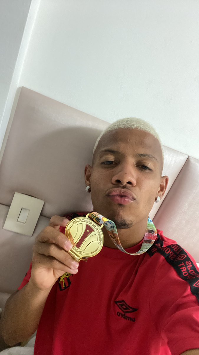 Paulinho tweet media