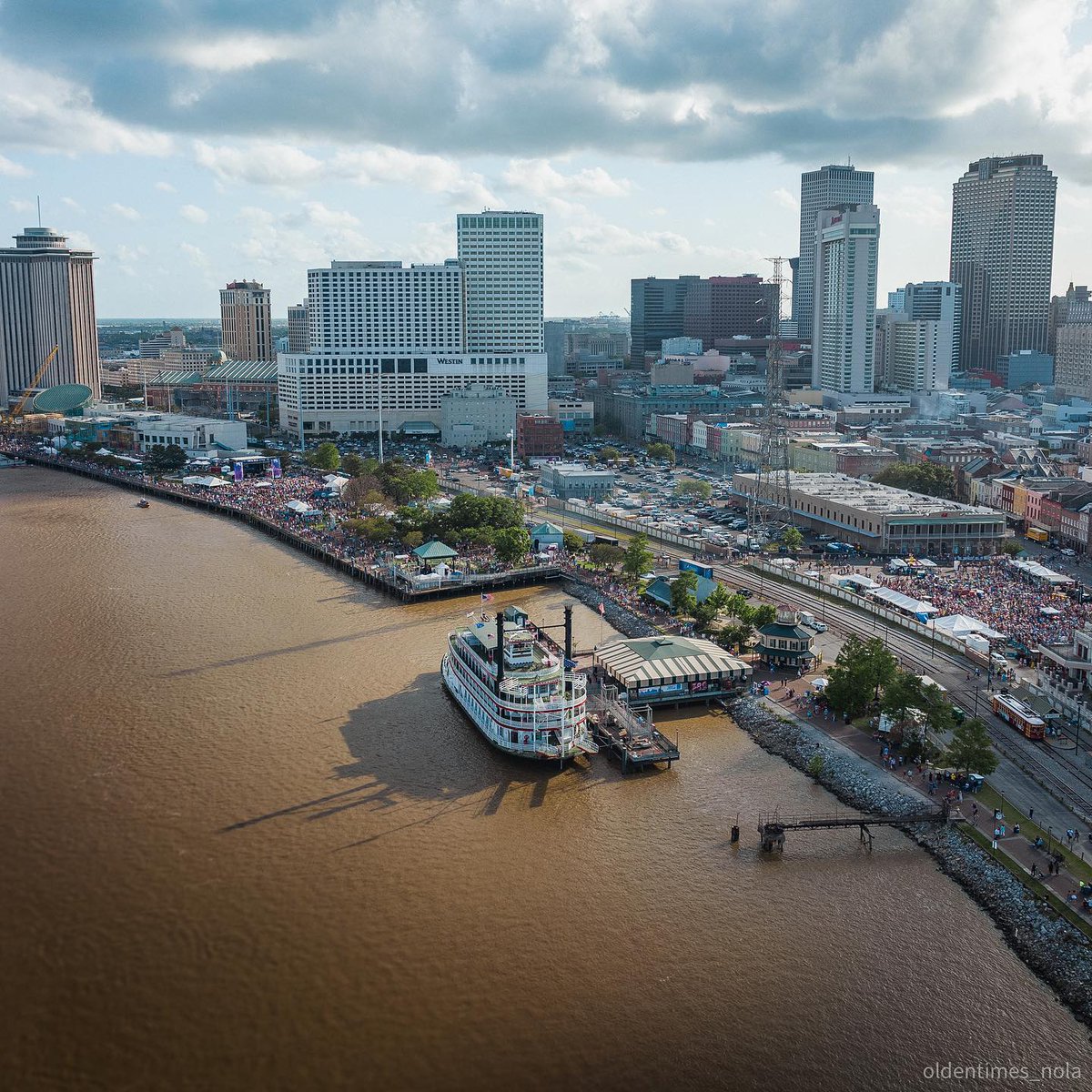 VisitNewOrleans's tweet image. “If there is magic on this planet, it is contained in water.” — Loren Eiseley

📸: @oldentimes