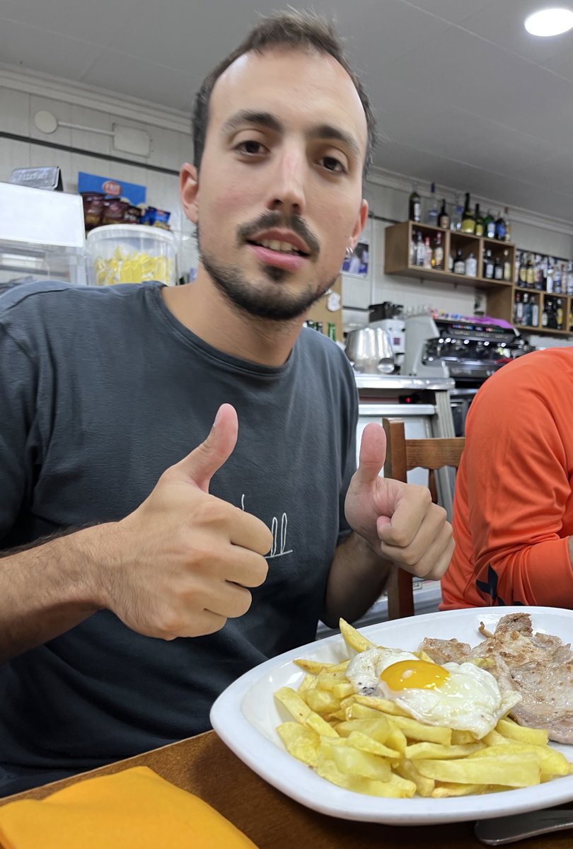 BlancsiBlausBMG's tweet photo. 🎖3, 2, 1 del Partit:

3️⃣ Don Arnau Ortuño Serra
2️⃣ El James 🏔️
1️⃣ Sergi “ElEspecialistaDefensivo” que també la toca de l’extrem  🪄

Punt extra:
1️⃣ Guillem aka #ElCañondelaCongosta per confiar en la victòria i pagar la 1a ronda 🍻 (també ha jugat bastant bé)

©️ @RadioGrEsports https://t.co/fi8VzobynG