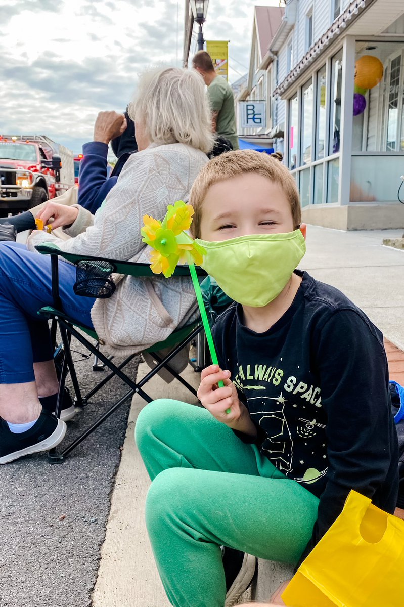 erinswann's tweet photo. Middletown Heritage Festival parade. 😀🧡🖤🎶🎈 https://t.co/TOdL48wIwo