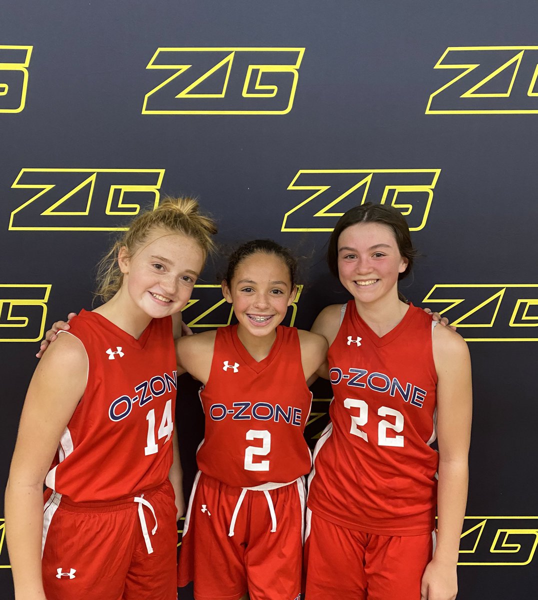 Here at #ZGBeast Sadie Nash, Nicayla Pinnick, and Catherine Stephen stole the show and made a terrific trio for <a href="/ozonehoops/">O-Zone Basketball</a> 🔥 They helped their team win a close one 29-22 against <a href="/psgelitebball/">PSG Elite Basketball</a> #ZGPOTG
