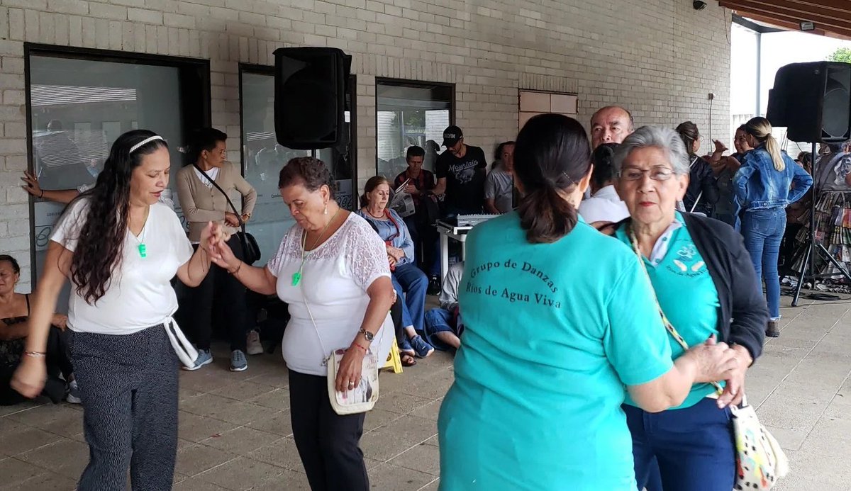 ConsejoC16's tweet photo. En el Parque Biblioteca de Belén se lleva a cabo la celebración final de las personas mayores👩🏻‍🦳🧑🏼‍🦳👨🏻, con reinado y otras actividades nos vestimos de fiesta para los más longevos de la comuna 16✅ https://t.co/f6Uwj91KH5