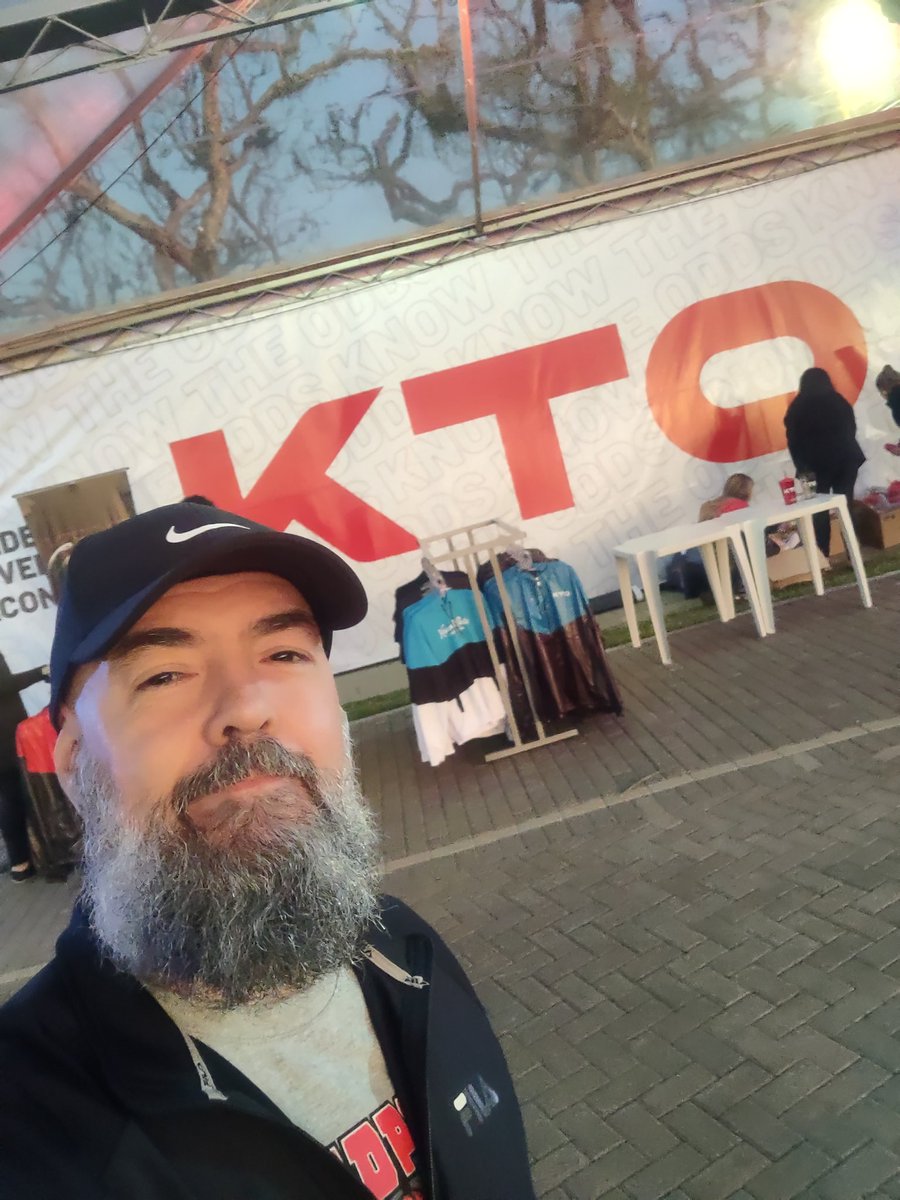 C_Macanudo's tweet photo. @KTO_brasil 50 likes nessa foto e ganha uma jaqueta corta vento... é vdd esse bilhete...✅✅✅ https://t.co/LcOEV9d857