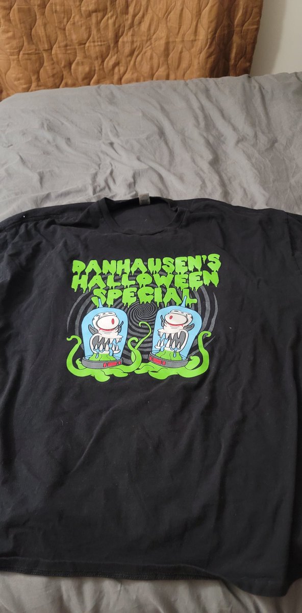 DeadPoet610's tweet photo. It's officially spooky season- Going to one of the top 5 haunted houses in the country tonight and I'm wearing an appropriate limited edition very nice but very evil shirthausen.  @DanhausenAD @spookywoods https://t.co/jGfdt7JUXq