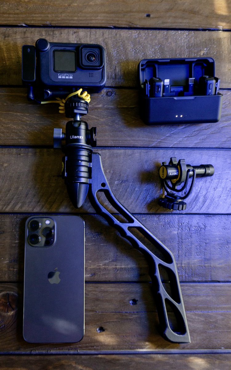 johntpierson's tweet image. #DBWna 2022 in Anaheim was my first time vlogging an AEC event. For #AU2022 I plan on doing it again! Here’s the gear to make that happen.