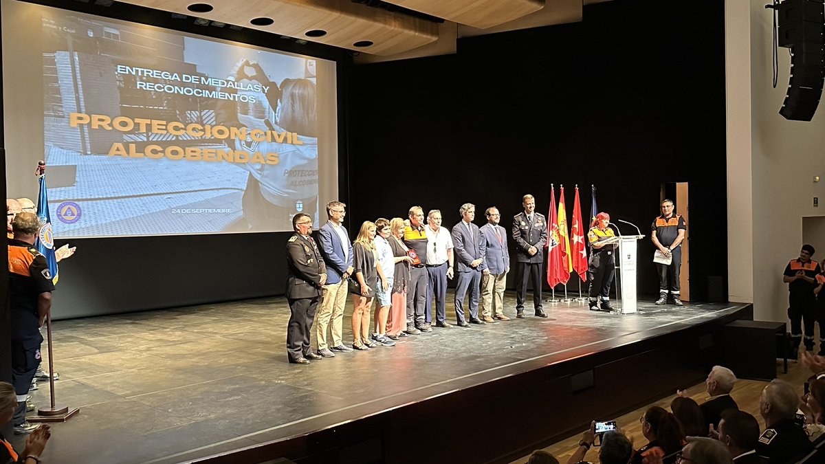 Alcobendas_Prot's tweet photo. Hoy también ha sido un día especial de reconocimientos a compañeros, instituciones pero sobre todo a nuestra familias, a ellas les agradecemos ese tiempo que dejamos de estar acompañándoles por ayudar a los demás. ¡Sois nuestro motor para ello! 

#LasProtesCuentan https://t.co/OdSz7VHqhM