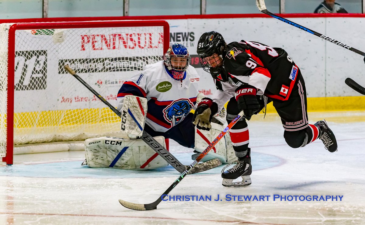 ppanthersvijhl's tweet photo. In an entertaining first period, the @ppanthersvijhl and @CR_STORM exchange goals and we head into the second period tied 1-1.  #YYJSports #JuniorBHockey #YYJHockey #PanthersStrong #VIJHL #YYJ #hockey #hockeyphotos https://t.co/QLJ2zYanQo