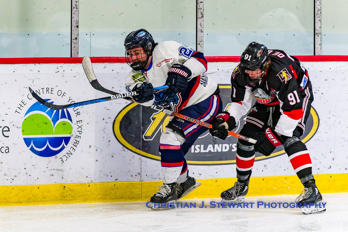 ppanthersvijhl's tweet photo. In an entertaining first period, the @ppanthersvijhl and @CR_STORM exchange goals and we head into the second period tied 1-1.  #YYJSports #JuniorBHockey #YYJHockey #PanthersStrong #VIJHL #YYJ #hockey #hockeyphotos https://t.co/QLJ2zYanQo