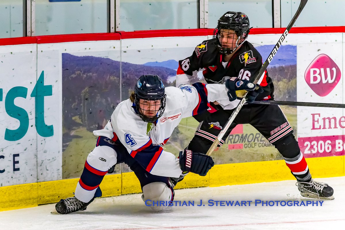 ppanthersvijhl's tweet photo. In an entertaining first period, the @ppanthersvijhl and @CR_STORM exchange goals and we head into the second period tied 1-1.  #YYJSports #JuniorBHockey #YYJHockey #PanthersStrong #VIJHL #YYJ #hockey #hockeyphotos https://t.co/QLJ2zYanQo
