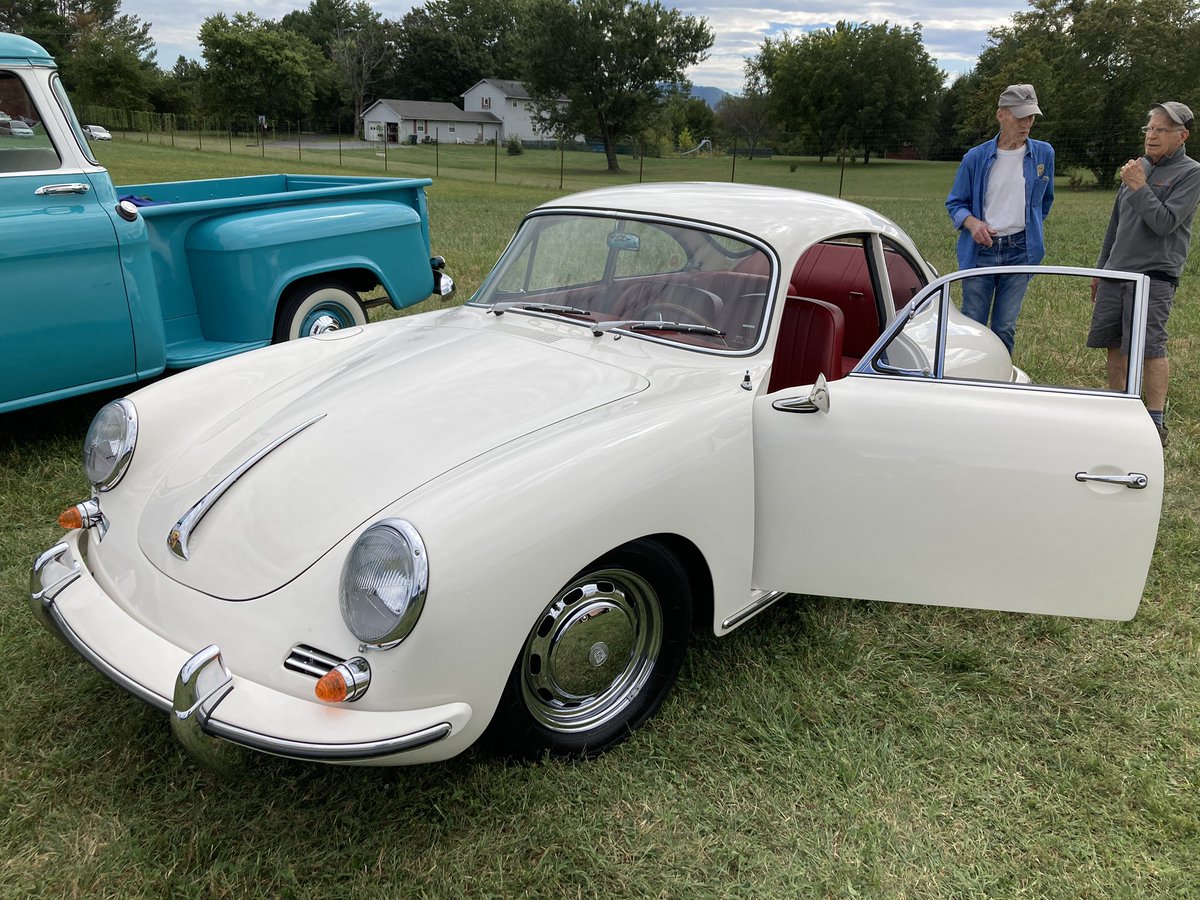_JohnShoun's tweet photo. nice #Porsche line up at the #crozet car show  at #pollak vineyards https://t.co/7ROMVKIrKC