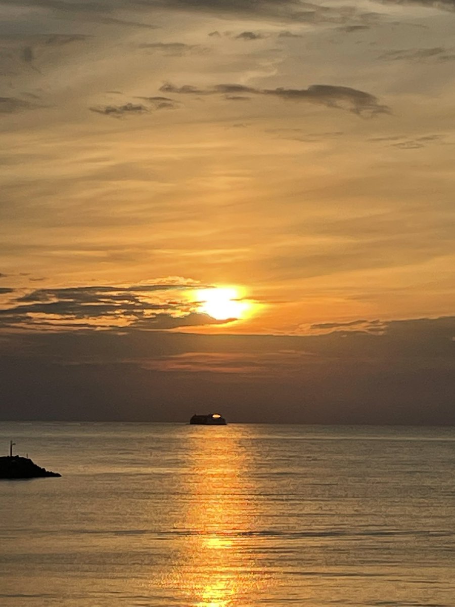 daniel_ibsen's tweet photo. Sun is setting over Bornholm. Tomorrow it will rise over the 2022 @DDA_Denmark postdoc summit.

A lot of work went into making the program. Looking forward to see how it turns out.

#DDAPostdocSummit22 #DanishDiabetesAcademy https://t.co/SjwGtsRSyZ