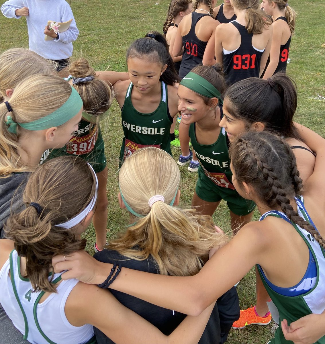 ERMSAthletics's tweet image. Girls Cross Country took 3rd-Place in the Celtic Clash that took place @jeromeceltics today! Jillian took 🥉 overall! Great job, ladies! We are so proud of you! 🦅🏃🏻‍♀️🔥