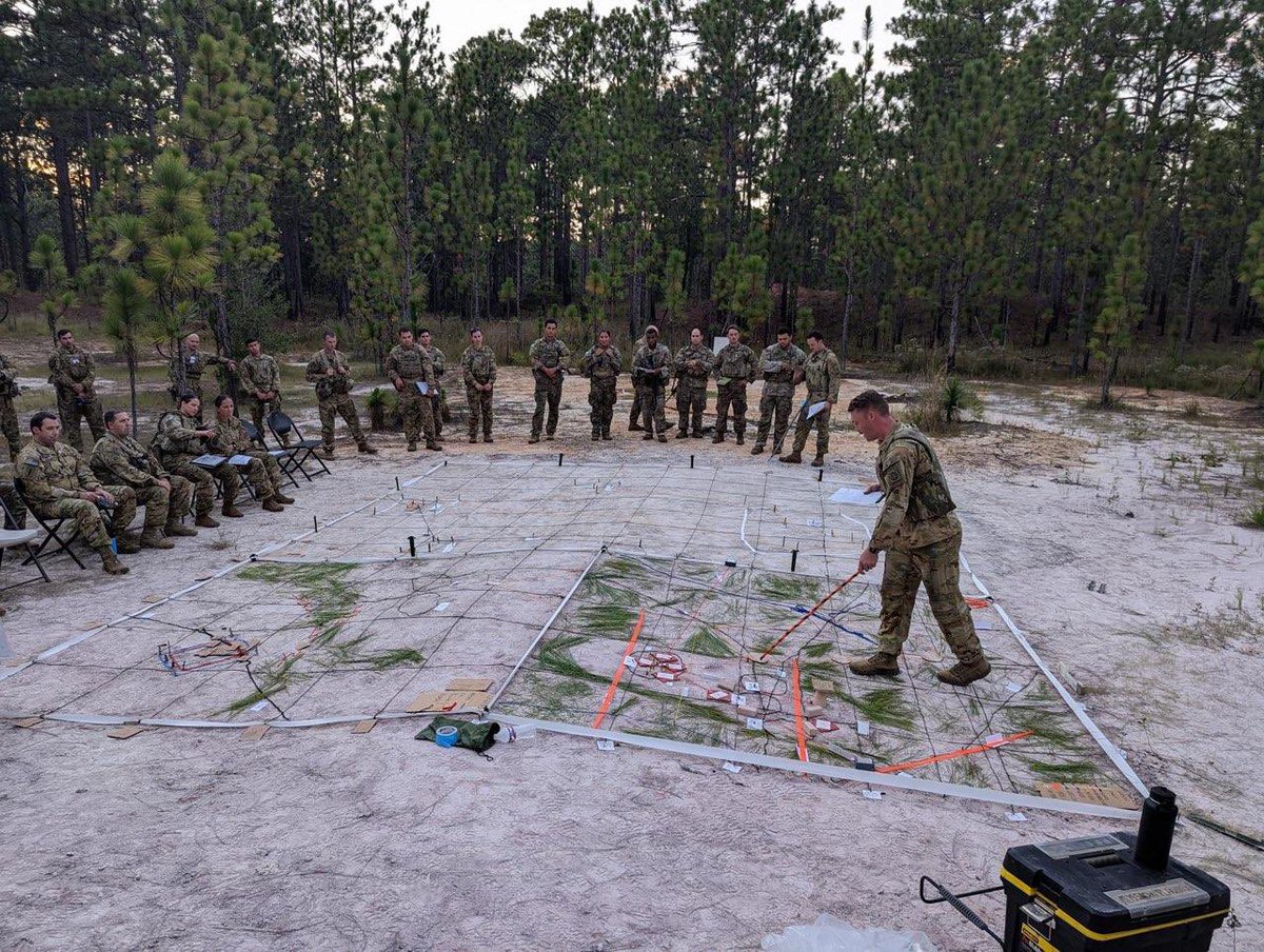 JenniferMykins's tweet photo. Incredible aviation training over the last two weeks as the @82ndCAB deployed to the field across 7 locations and 4 states in support of @Strike_Hold and @82ndABNDiv while preparing leaders, troopers, and aircrews for large scale combat operations. #WingsoftheAirborne @FlyArmyCG https://t.co/XMFxz3XiJh