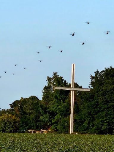 JenniferMykins's tweet photo. Incredible aviation training over the last two weeks as the @82ndCAB deployed to the field across 7 locations and 4 states in support of @Strike_Hold and @82ndABNDiv while preparing leaders, troopers, and aircrews for large scale combat operations. #WingsoftheAirborne @FlyArmyCG https://t.co/XMFxz3XiJh