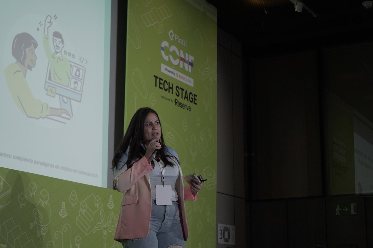 platzi's tweet photo. "Se necesitarán 132 años para lograr cerrar la brecha de género en el mundo y todo depende de lo que hagamos hoy" @mayrascript en el Tech Stage de #PlatziConf 

👉🏽https://t.co/AgcchtTvDC https://t.co/f1qEiqoMyM