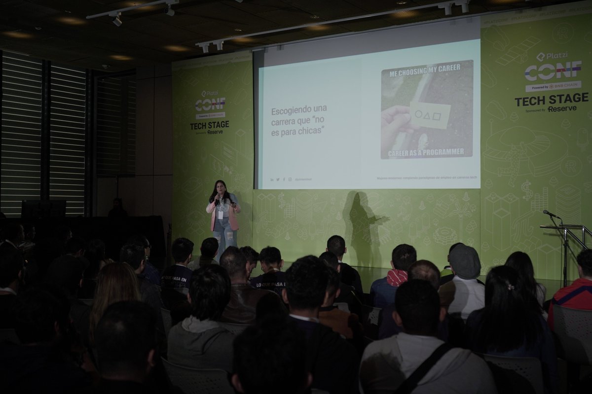 platzi's tweet photo. "Se necesitarán 132 años para lograr cerrar la brecha de género en el mundo y todo depende de lo que hagamos hoy" @mayrascript en el Tech Stage de #PlatziConf 

👉🏽https://t.co/AgcchtTvDC https://t.co/f1qEiqoMyM