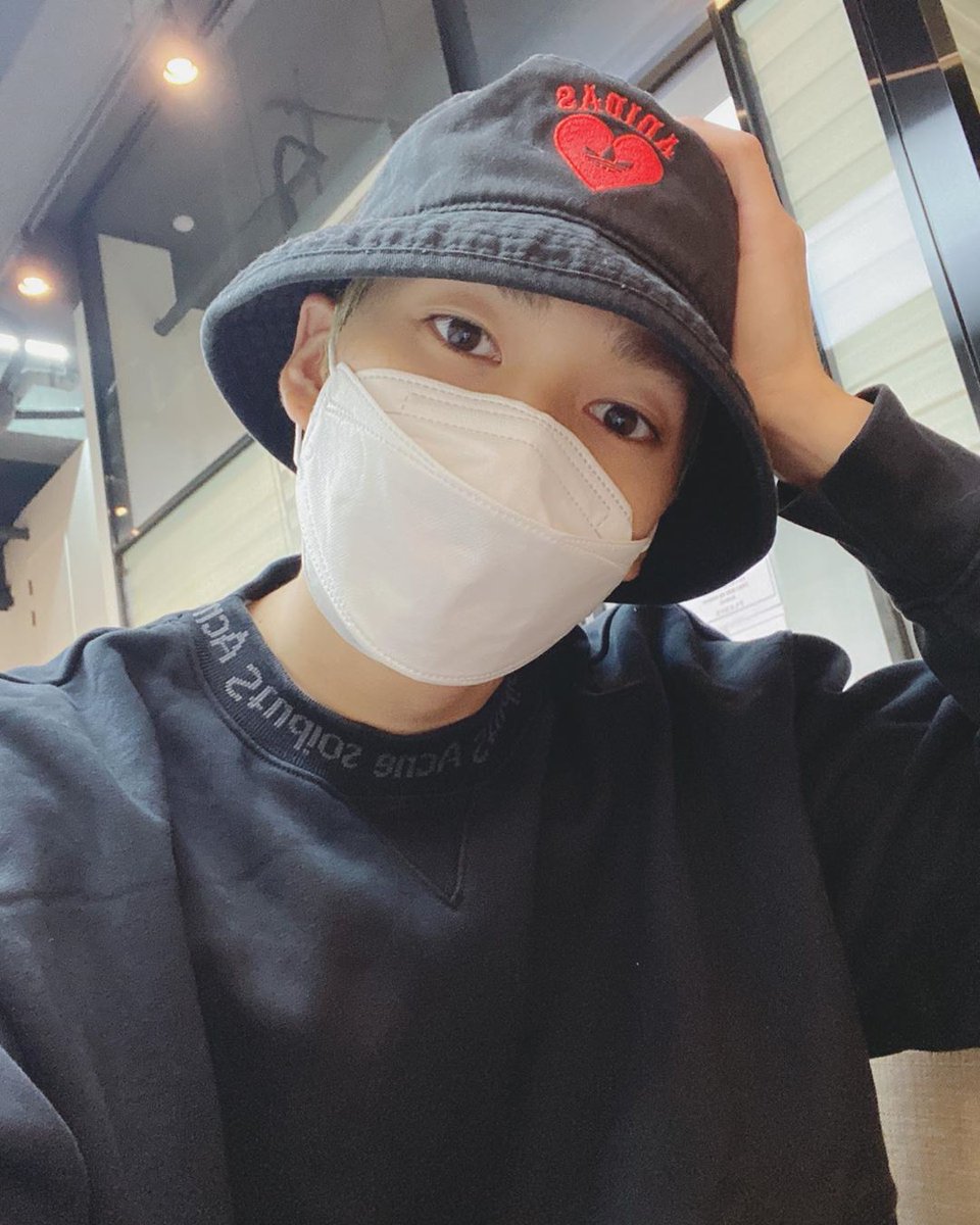 aronhourly's tweet photo. #ARON #아론 #곽아론 #AARON ♡ https://t.co/OFVo8iJaAK