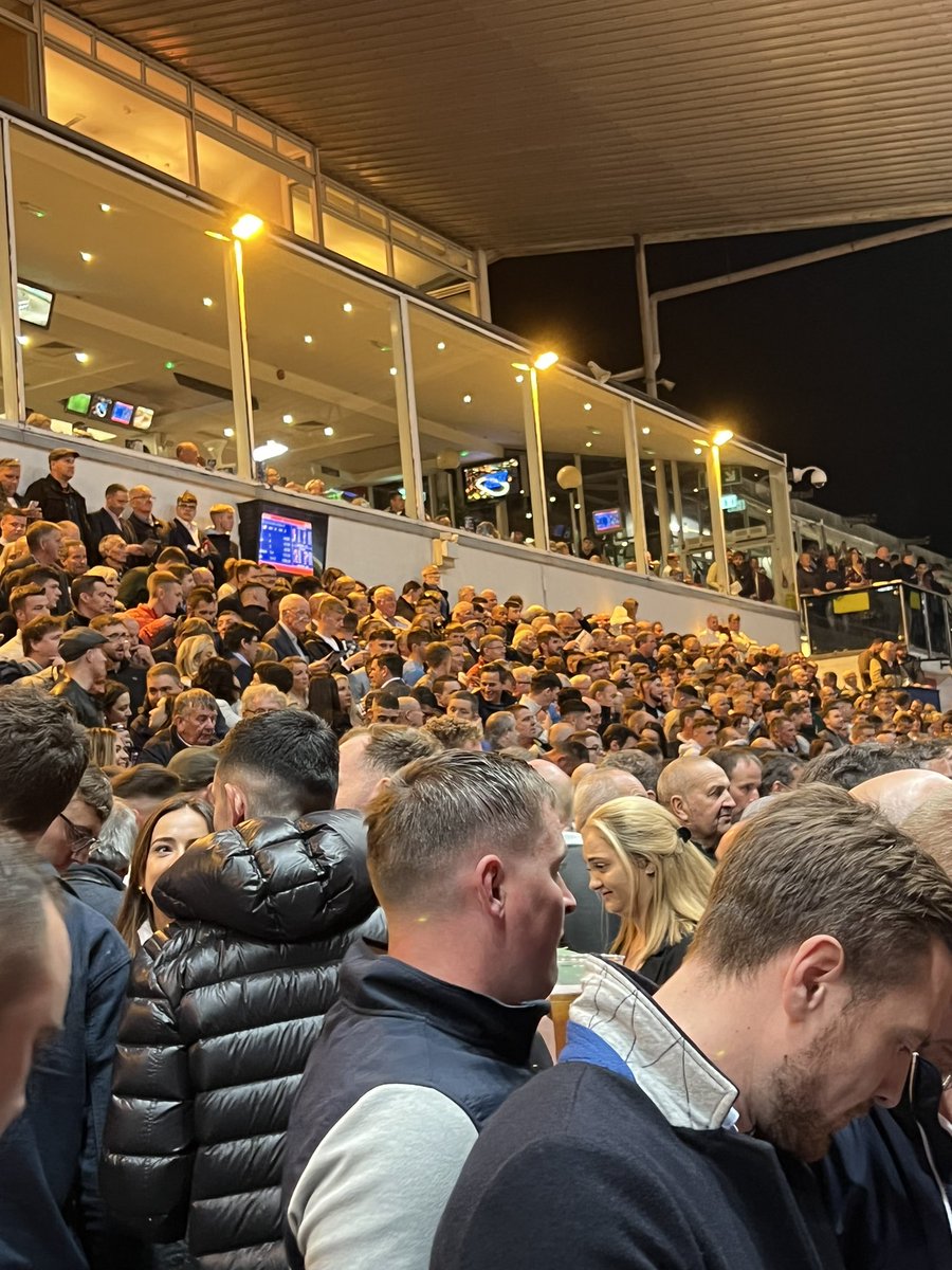 jaybyrne136's tweet photo. Derby final night 2022 #itrunsdeep #BoyleSportsIGD #shelbournepark #packedstands https://t.co/w0UuCJUpyT