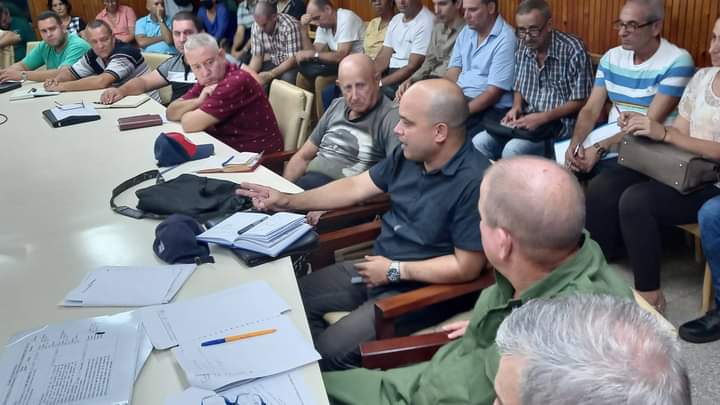 Preside <a href="/YamileRamosCord/">Yamilé Ramos Cordero</a> reunión del Consejo de Defensa Provincial. Adopta Pinar del Río medidas para contrarrestar evento Meteorológico. #CódigoSí
<a href="/UlisesGuilarte/">Ulises Guilarte de Nacimiento</a> 
<a href="/YamileRamosCord/">Yamilé Ramos Cordero</a> 
@CubaCentral 
<a href="/yusmailyn_m/">Yusmailyn Martinez</a> 
<a href="/RubenRamosPR/">Rubén Ramos Moreno</a>