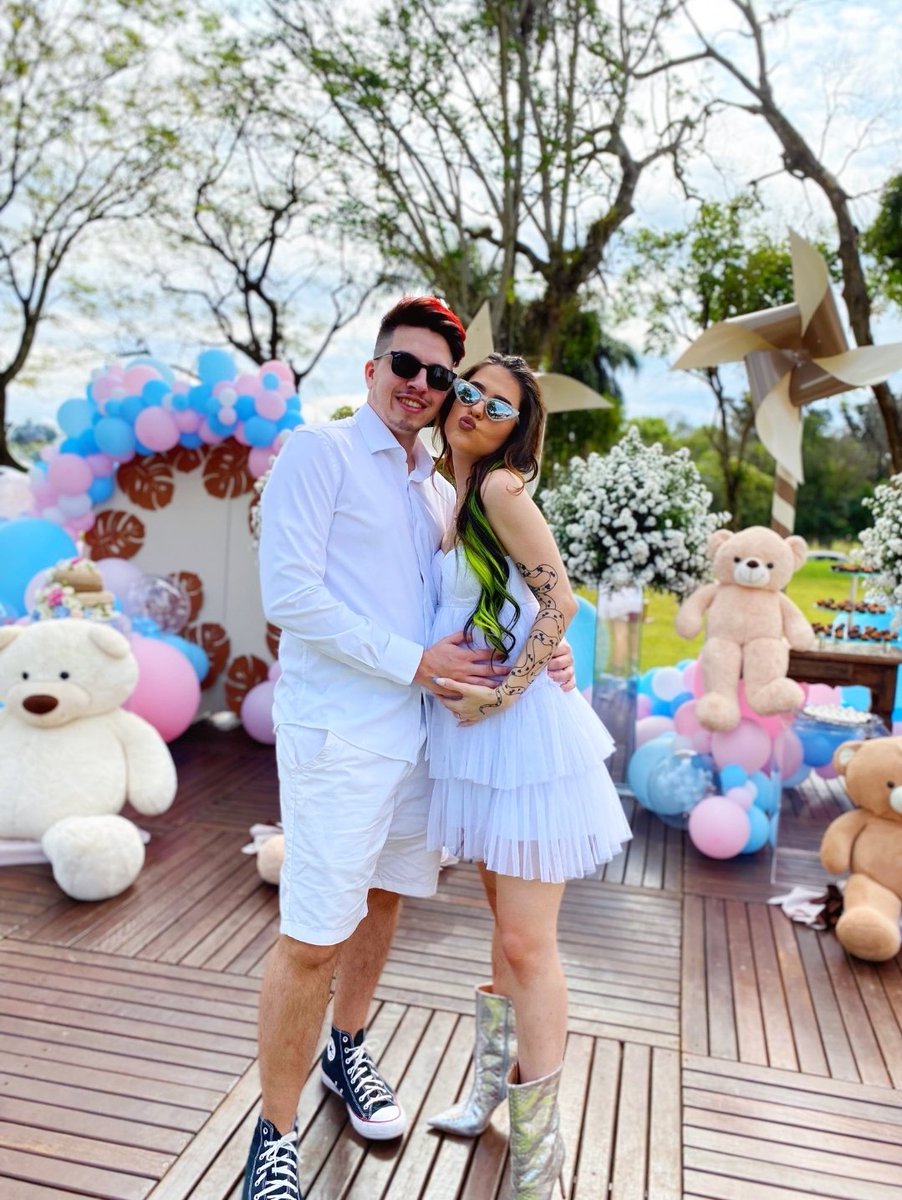 saturnazeredo's tweet photo. funBABE e tilteddy, Carolina e Vitor, agora mamãe e papai! 😭💛 https://t.co/K7r6D40Xww