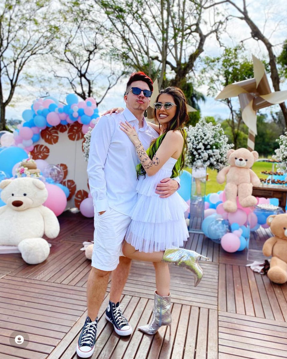 saturnazeredo's tweet photo. funBABE e tilteddy, Carolina e Vitor, agora mamãe e papai! 😭💛 https://t.co/K7r6D40Xww