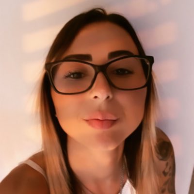 Itslauraval's tweet photo. #NuovaFotoProfilo https://t.co/PdDhG39uom