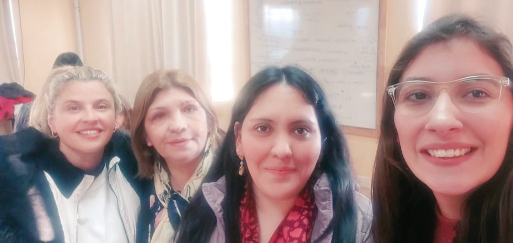 lulibanez's tweet photo. El lado bueno del #ENMR, conocer a referentes como @SoniaOyolaUCR que invitan a seguir construyendo caminos feministas 💜🔥 https://t.co/2JmciPnUgo
