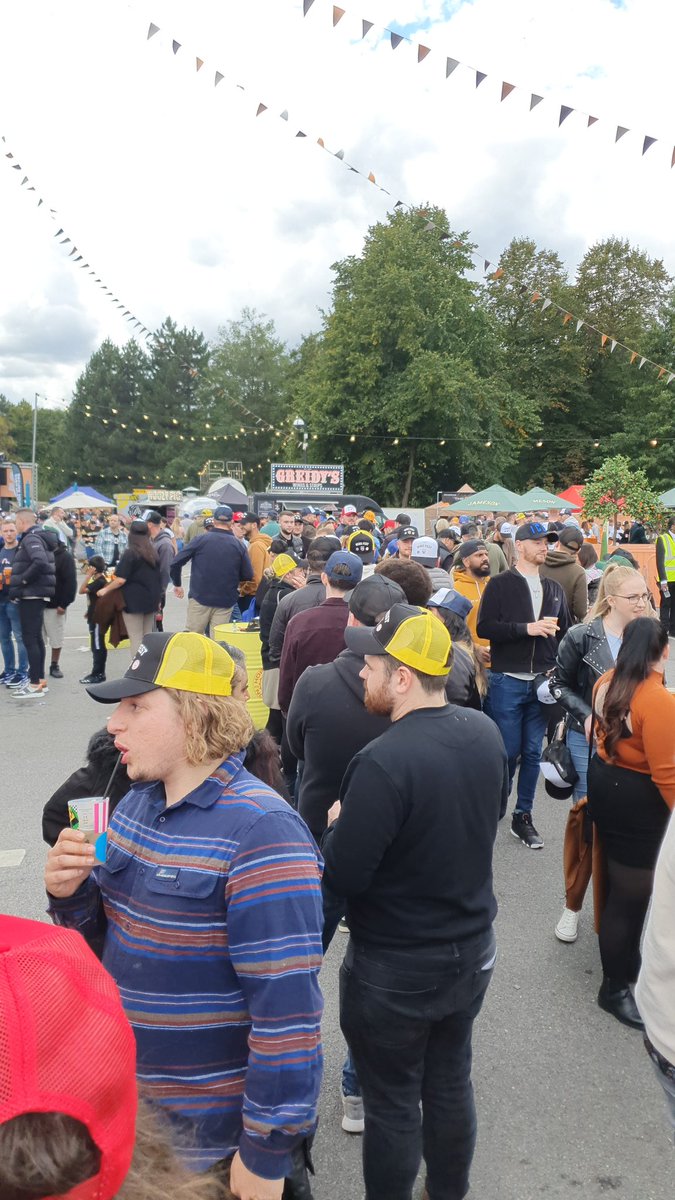 danrelv's tweet photo. This photo doesnt do it justice. Ridiculous queues at @wingfestuk Manchester today. Over 2hrs to get some wings, so cut our losses and left after that. First and last time attending. Any apology or reimbursement coming? Still, thanks for the £25 hat?! https://t.co/O3SBsB2YqZ