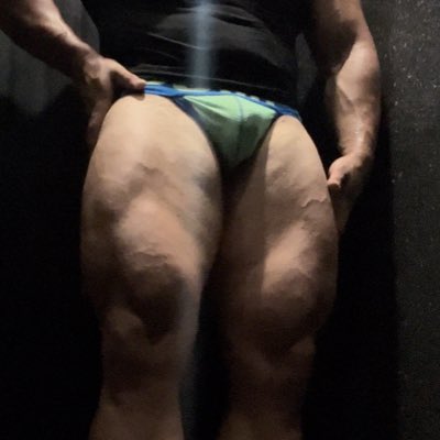 HulkReal1's tweet photo. Think my legs are growing 😉 #NewProfilePic #squash #squashiob
#muscle
#twink #gay #gaywrestling
#sizedifference #bodybuilder #jockstrap https://t.co/j0a7vH7oqY