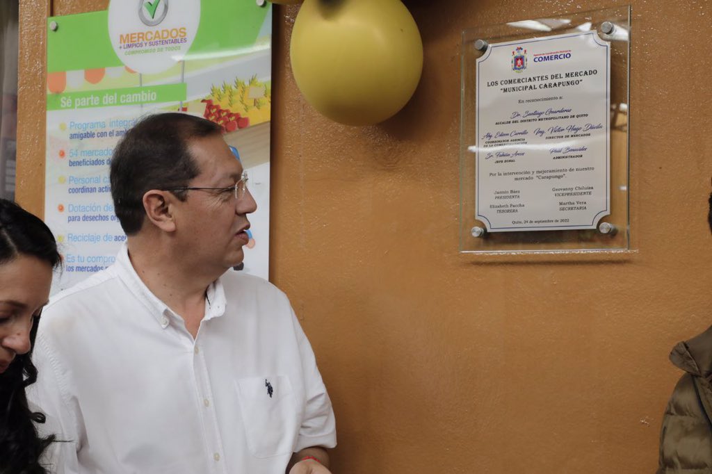 santiguarderas's tweet photo. Hoy entregamos las obras ejecutadas en el Mercado Carapungo, trabajos que benefician a comerciantes y usuarios. 

Además, celebramos por sus 28 años de creación. 

@QuitoComercio 

#PorUnQuitoDigno https://t.co/u2NF2b3WW0
