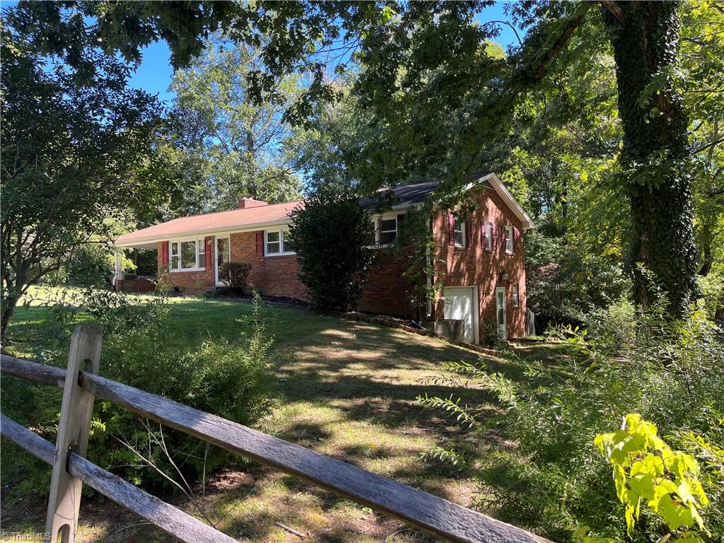 PremierRealtyNC's tweet photo. 🔹Just Listed🔹3BR/2BA remodeled, brick home minutes from Hwy 52/Hickory Tree Rd. $263,900.  
766 Country Lane, Winston Salem, 27107
☎️ 336-998-7777  🌐 https://t.co/eTyadb6Lfu
https://t.co/uMiARQ7IBQ https://t.co/CfF8c2o6rP