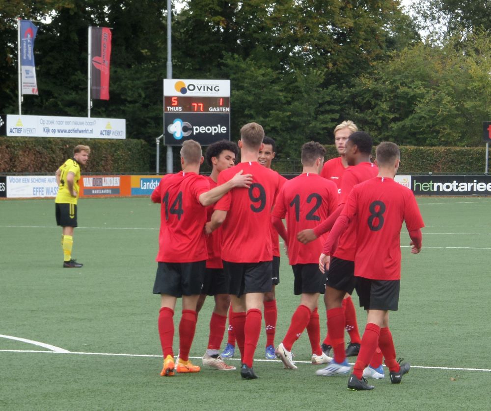 Mooie start van Heren 1. Met 5-2 voorbij VSCO. Doelpunten van Hugo (twee keer), Robin G., Foray en Asse.